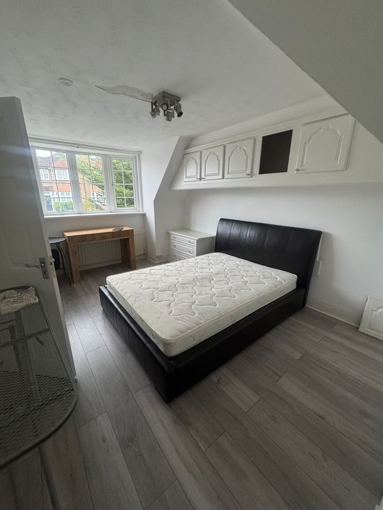 Double Rooms & single rooms available for rent 