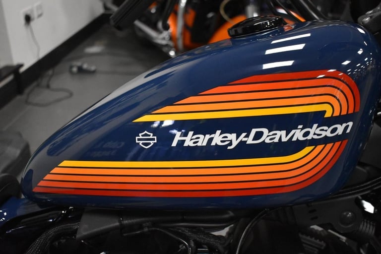 HARLEY DAVIDSON SPORTSTER 1200 IRON-ONLY 880 MILES-VANCE AND HINES-ENGINE BARS