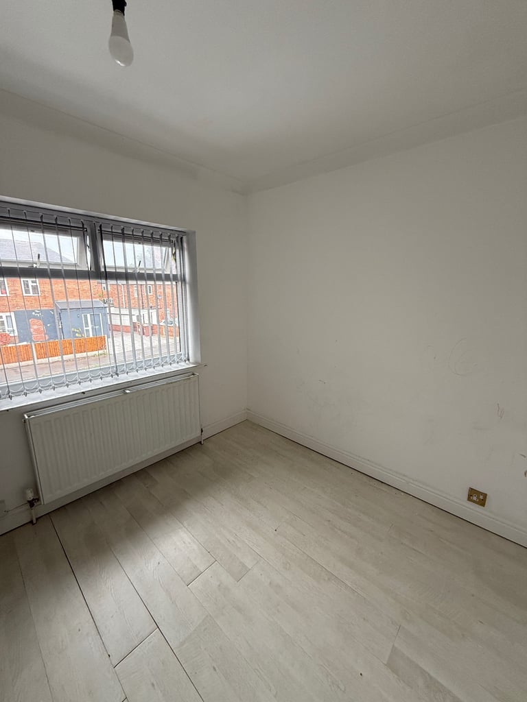 3 bedroom property for sale, excellent location, family home, with furniture, £1650