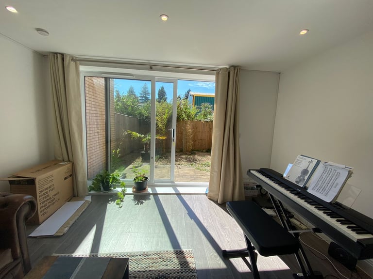 Very Spacious  2 big  double bedroom flat Oxford near West Way Square  shopping OX2  
