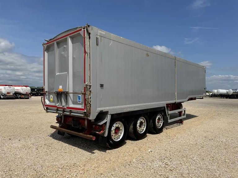 2016 WILCOX TRI AXLE TIPPING TRAILER 