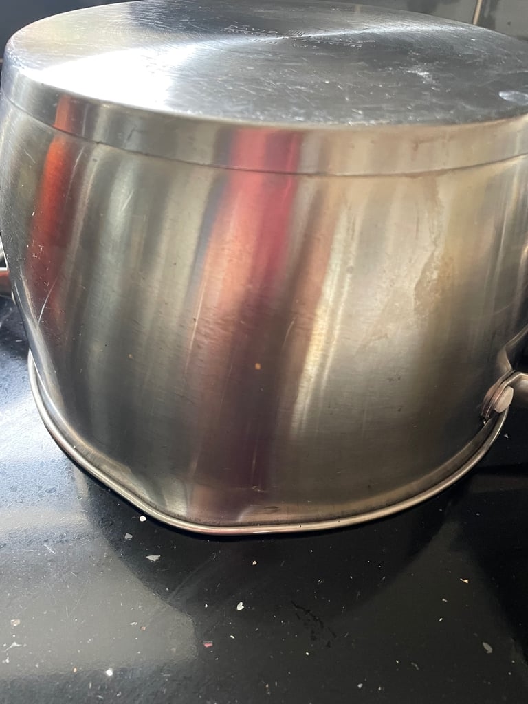 4 Pots & Pans. 3 Saucepans, 1 Stock Pot.  Stainless Steel. Oven/hob/gas/electric/induction safe.