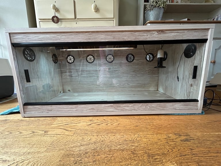 Reptile / tortoise vivarium plus additional equipment 