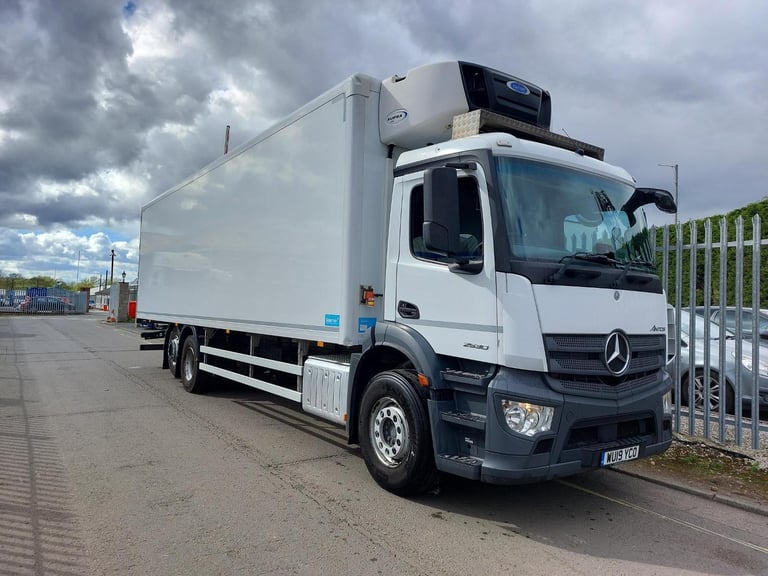 image for Mercedes-Benz ANTOS 2530-26ton euro 6 day cab dual tempature fridge tailift 678k