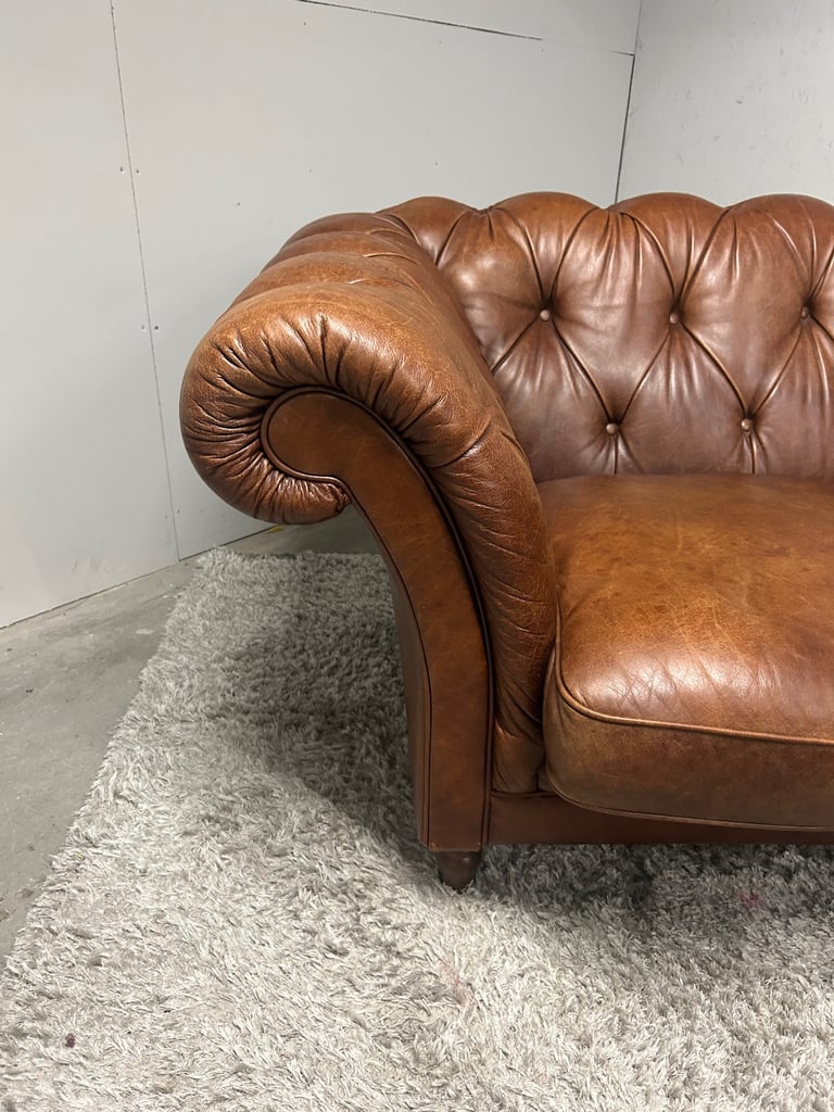 LAURA ASHLEY HUDSON NATURALLY DISTRESSED LEATHER SOFA DELIVERY AVAILABLE 🚚
