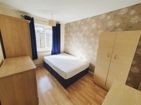 1 bedroom in Eric Street (Room 5), London, E3