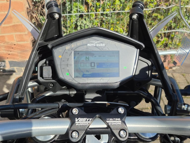 Moto Guzzi V85 TT Guardia D'Onore