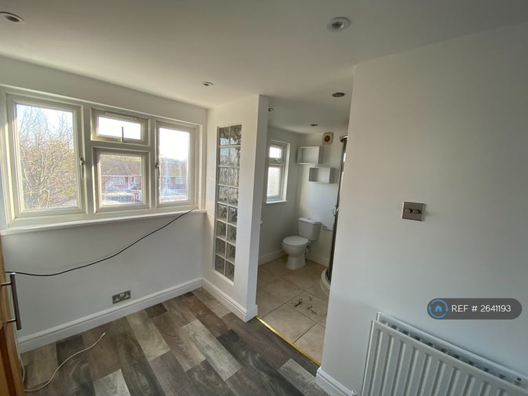 3 bedroom house in Northumberland Crescent, Feltham, TW14 (3 bed) (#2641193)