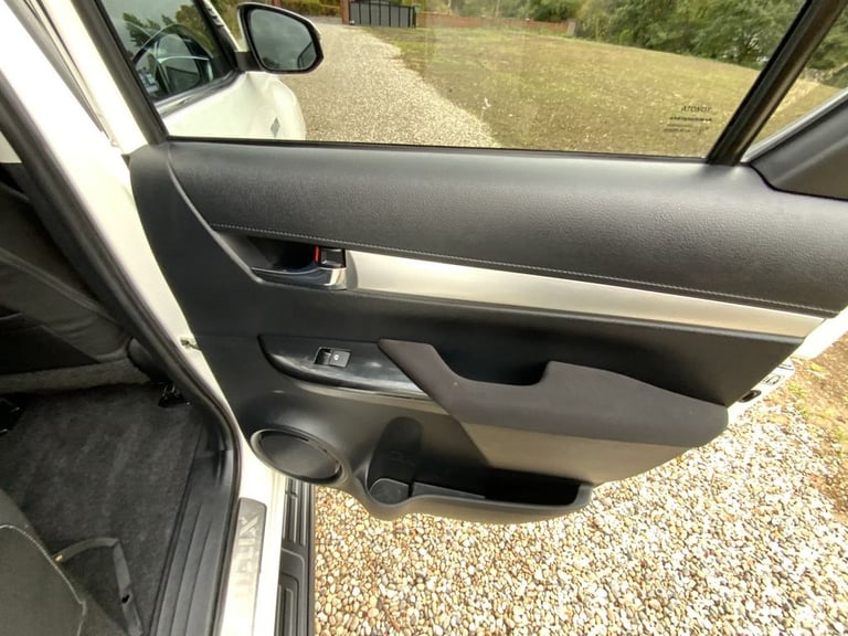 2021 Toyota Hilux 2.4 D-4D Invincible Pickup Double Cab 4dr Diesel Manual 4WD Euro 6 (s/s) (1 PIC...
