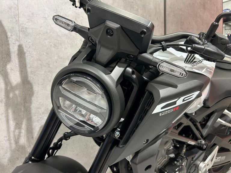 75/2025 Honda CB125R - ONLY 532 MILES!! - STUNNING!