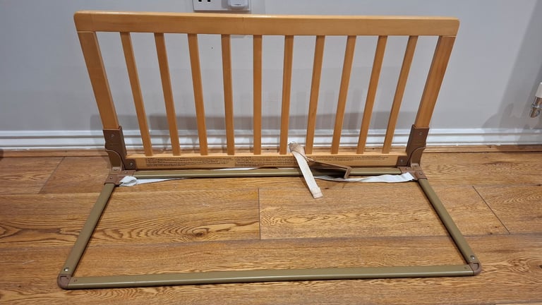 Wooden baby Dan bed guard / barrier