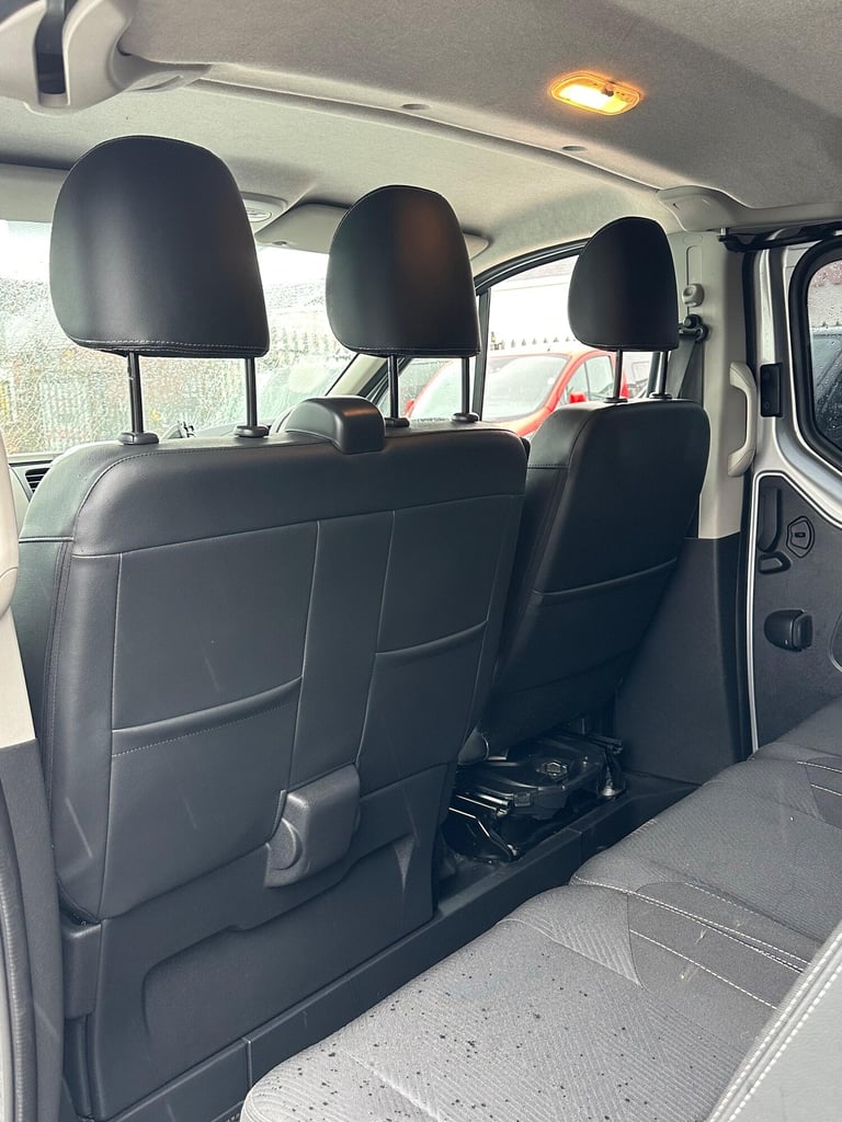 2019 Renault Trafic 1.6 dCi 29 Sport Nav Crew Van LWB Euro 6 6dr WINDOW VAN Diesel Manual