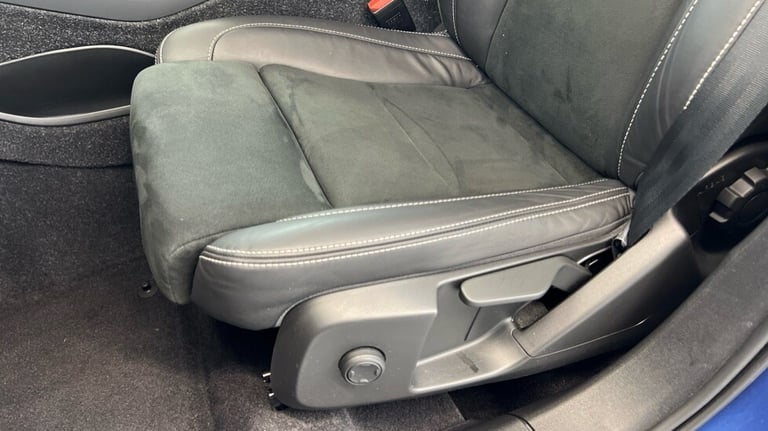 2021 Volvo XC40 Recharge R-Design, T5 plug-in hybrid (Power Tailgate, Sensus Navigation) Estate P...