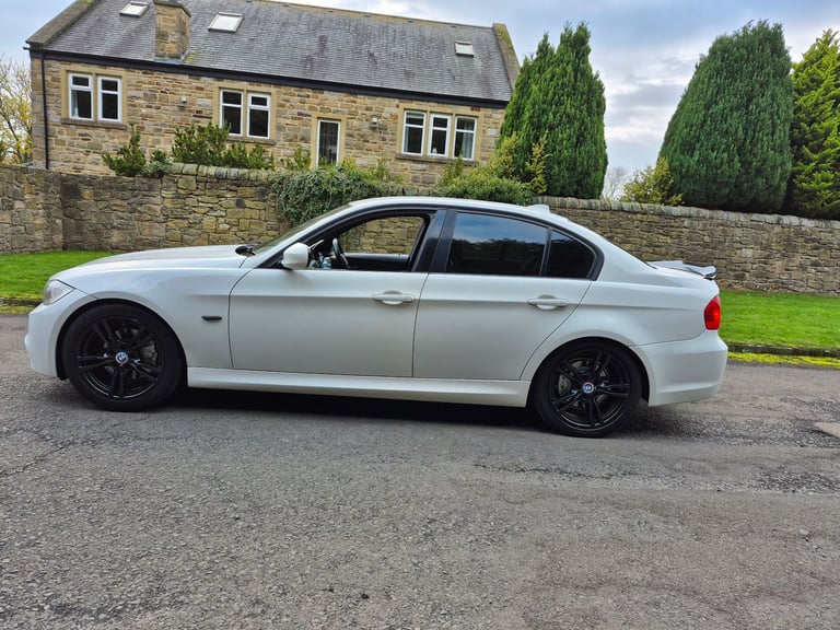 BMW, 3 SERIES, Saloon, 2010, Manual, 1995 (cc), 4 doors