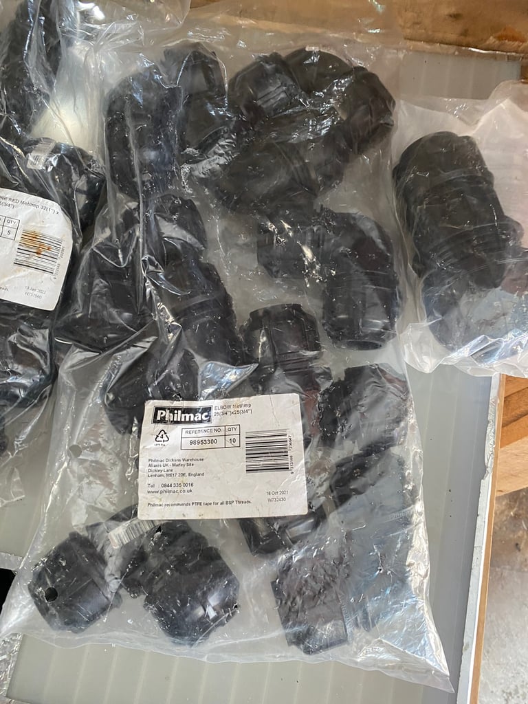 Push fit pipe connections 