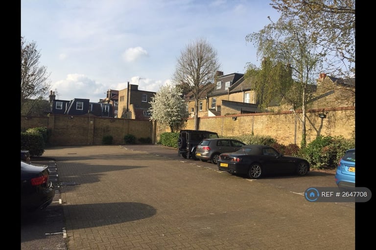 1 bedroom flat in Tonsley Heights, London, SW18 (1 bed) (#2647708)