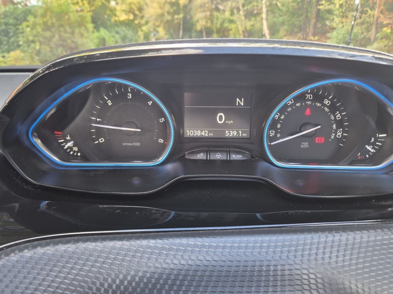 2015 Peugeot 2008 Allure E-Hdi 1.6 Diesel AUTOMATIC, Long MOT, FSH, £20 Road Tax