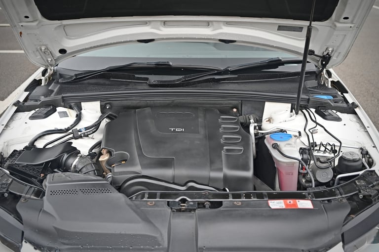 AUDI A4 S LINE 2.0 TDI DIESEL AUTO 5DR SALOON 2009 [59] WHITE