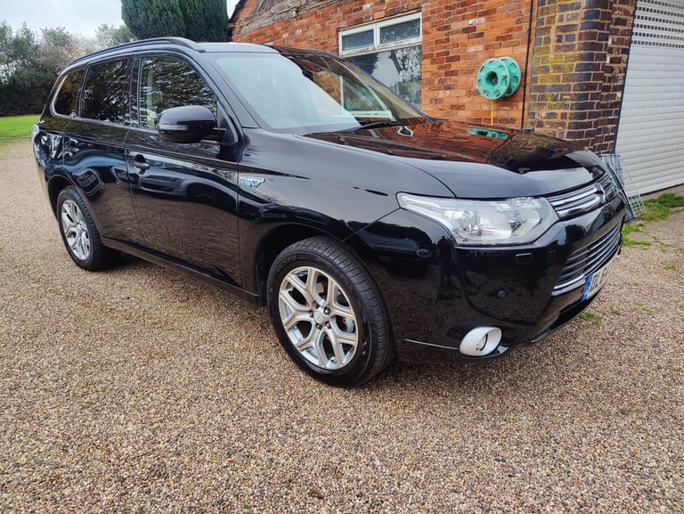 image for Mitsubishi Outlander GX4h 2.0H Auto Hybrid. £20 tax! Service history! 2 keys! Both cables!