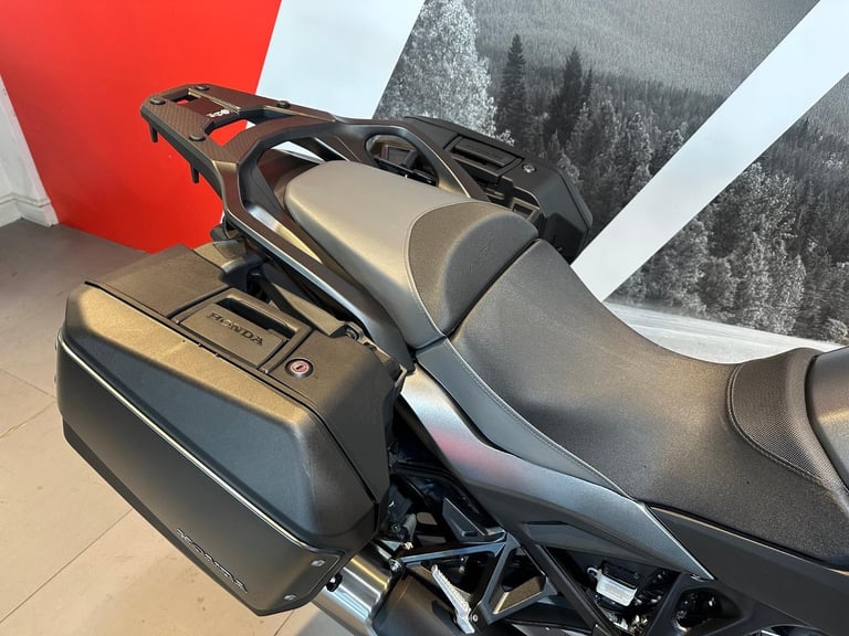 Honda NT 1100 DCT 2025 with 1644 miles + Panniers 