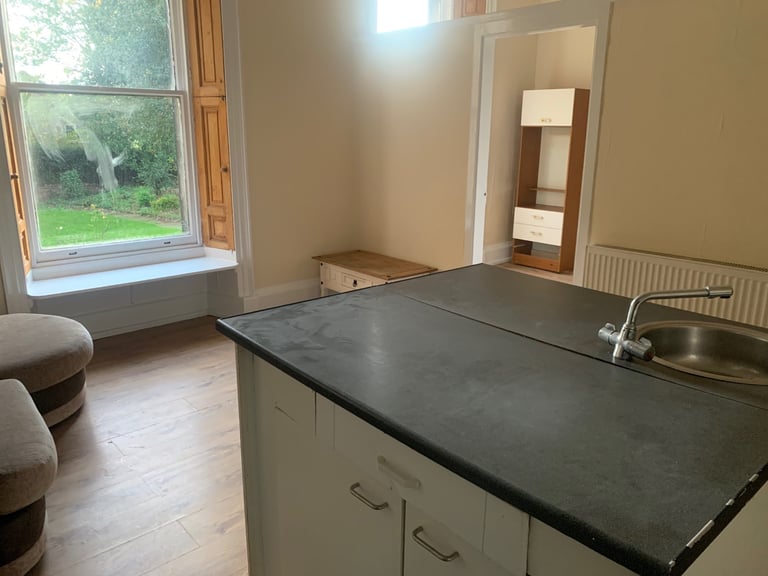 One bedroom flat for rent in central Halifax 