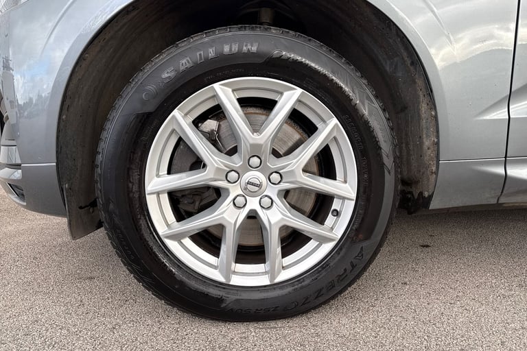 2019 Volvo XC60 2.0 B4 MHEV Momentum Auto AWD Euro 6 (s/s) 5dr SUV DIESEL Automatic