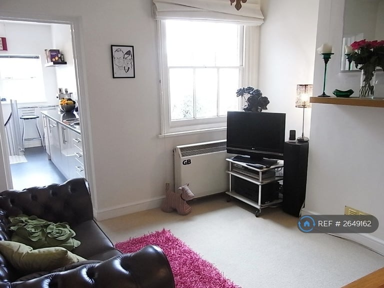 2 bedroom flat in Craven Road, Newbury, RG14 (2 bed) (#2649162)