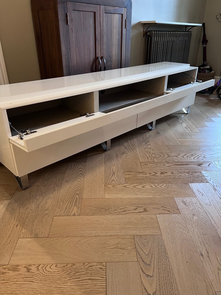 Free White Cadira TV unit