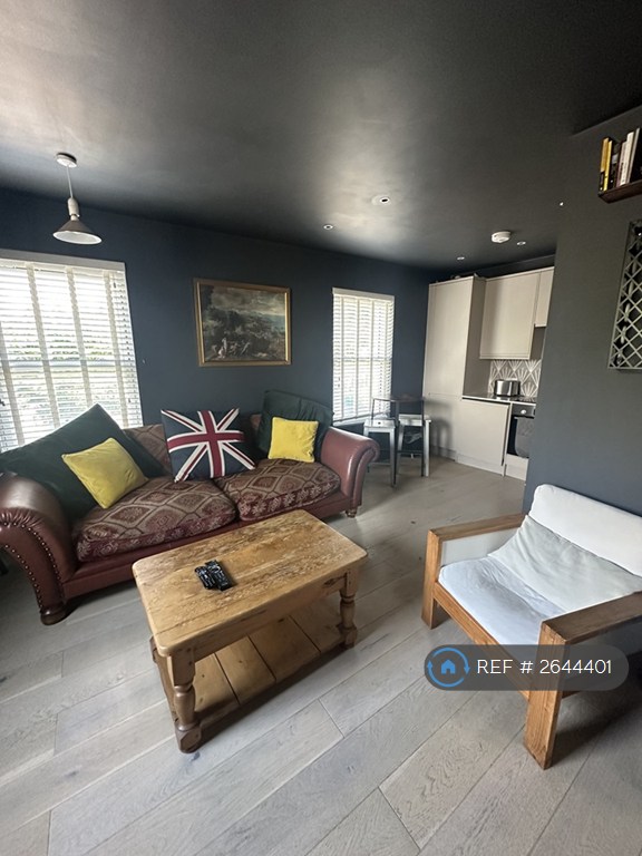 1 bedroom flat in Lordship Lane, London, SE22 (1 bed) (#2644401)