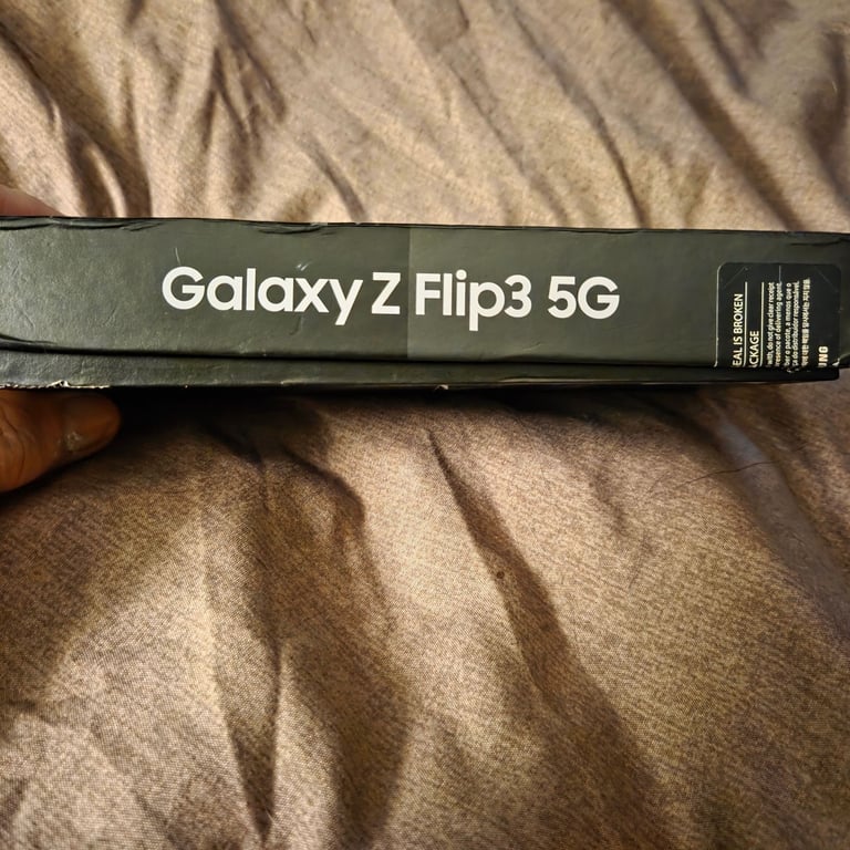 image for Samsung galaxy z flip3 5g