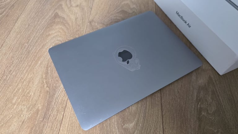 Macbook Air 13 inch Space Grey late 2018 - 2019 laptop i5 pro in original box 