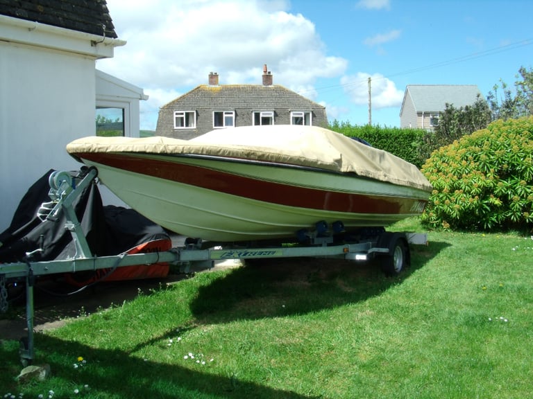SPEED/POWER BOAT WITH NEW ENGINE AND NEW TRAILER