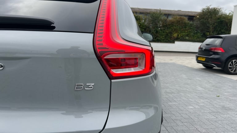 2025 Volvo XC40 2.0 B3P Ultra Dark 5dr Auto Petrol Estate Estate Petrol Automatic