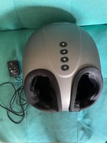 Foot massager with optional heating, different settings and different intensity levels.