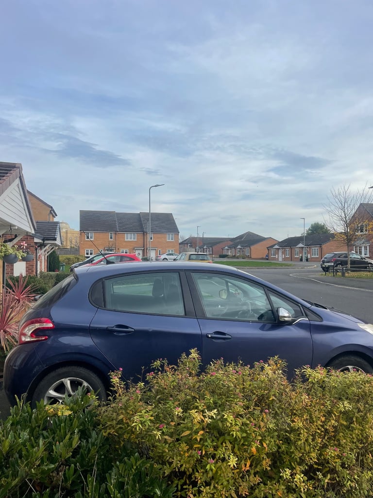 Peugeot 208 1.2 2013 – Low Miles – £20 Tax – Great Fuel Economy – MOT 2026