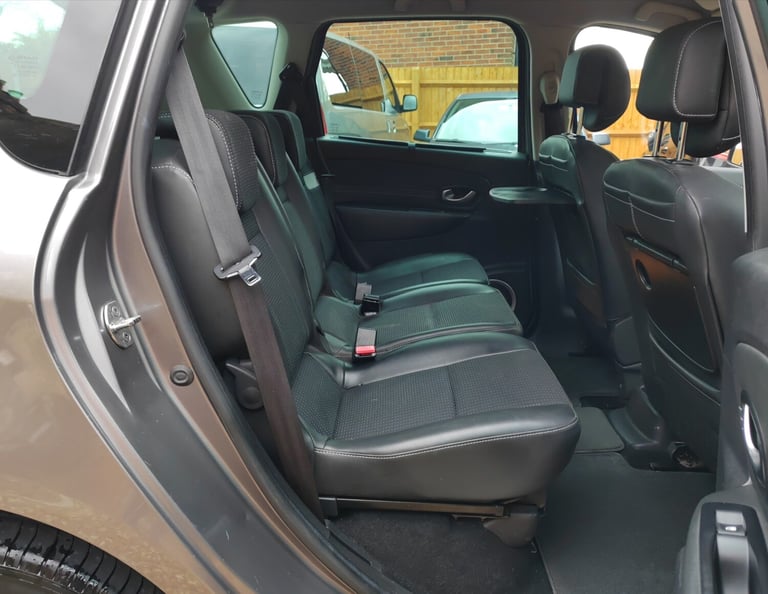 Renault Scenic 1.5DCi diesel, Long MOT, Service History, Lady owner since 2012