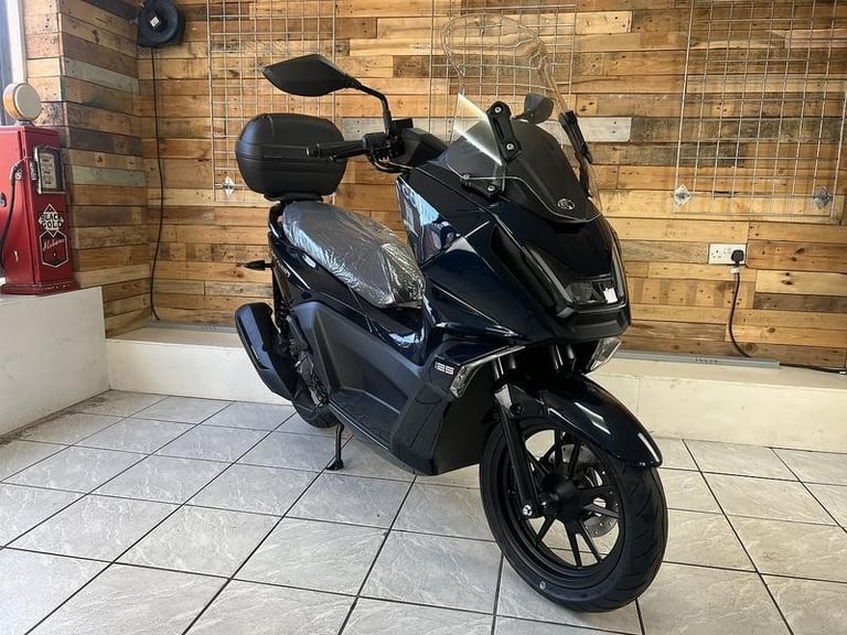 image for KYMCO SKYTOWN 125 125 SCOOTER 