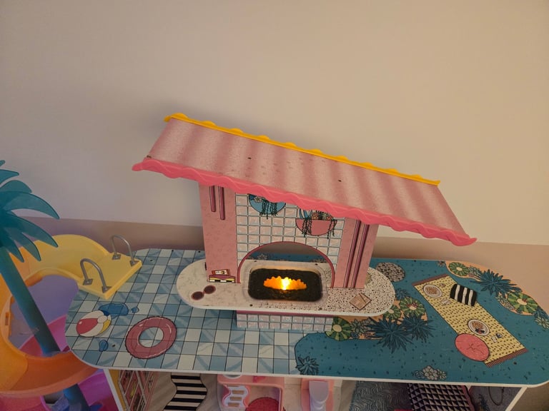 LOL Surprise! Fashion Dolls House of Surprises and LOL Surprise! Car-Pool Coupe