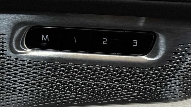 2025 Volvo XC90 Ultra, T8 AWD Plug-in hybrid, Electric/Petrol, Dark, 7 Seats ESTATE Petrol/Electr...