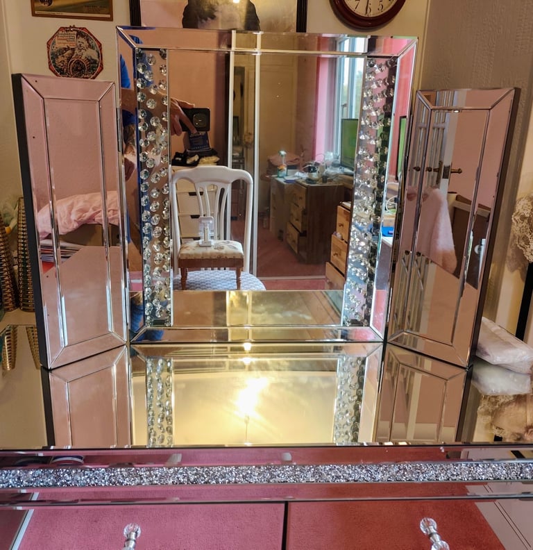 Mirrored Chest of Drawers + Tri‑Fold Mirror, Diamond Crush, Immaculate – £225.