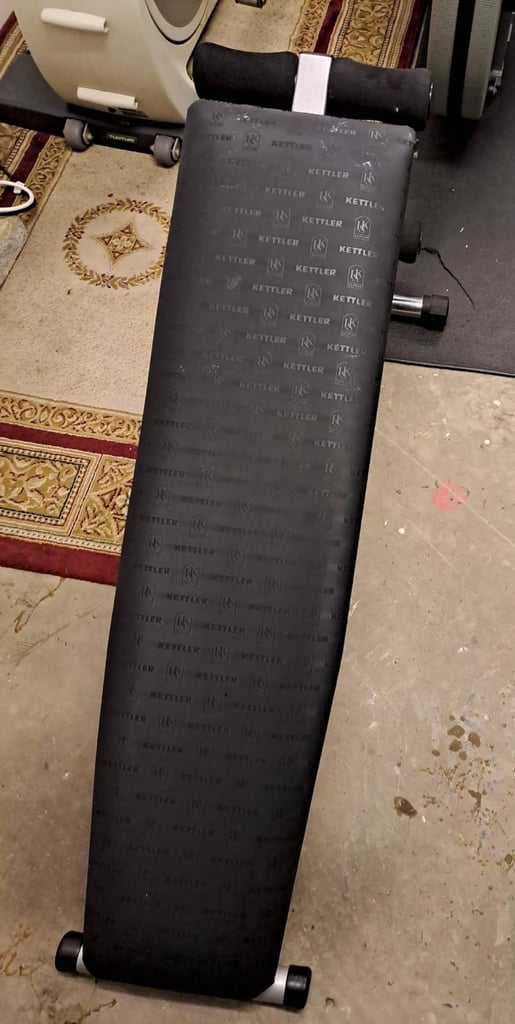Kettler sit ups bench in first class condition 