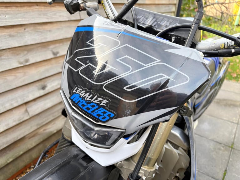 2008 / 08 Yamaha WR250F £2750 Blue 7595 miles.