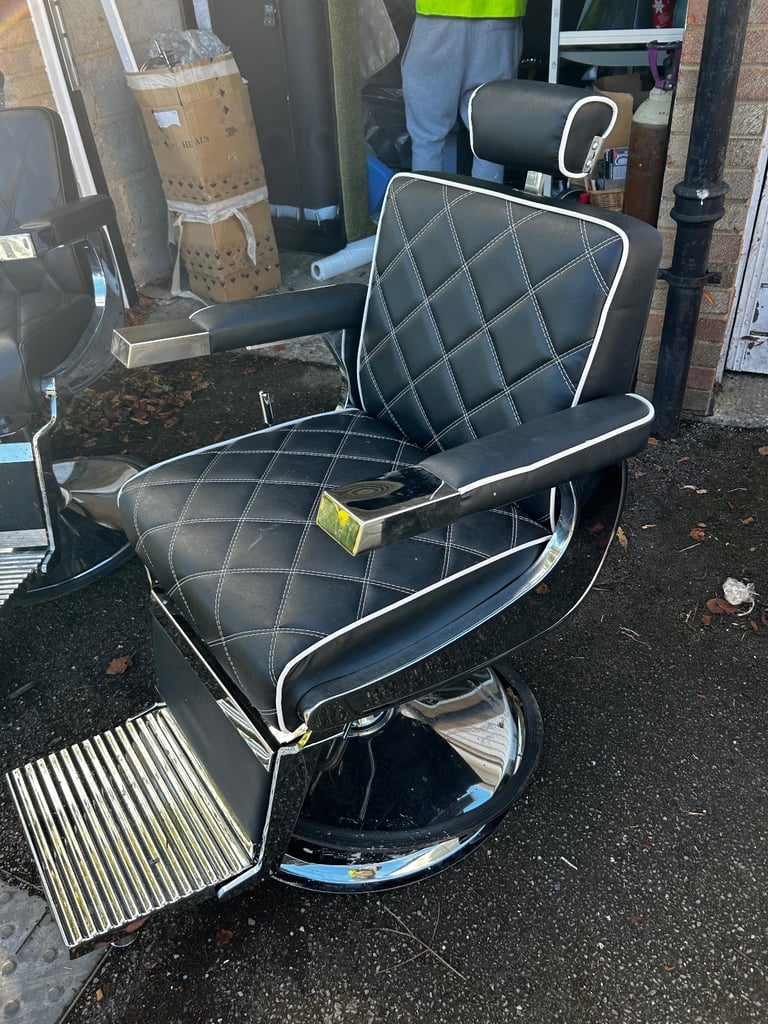 3xBarber chairs ( must go today ) 