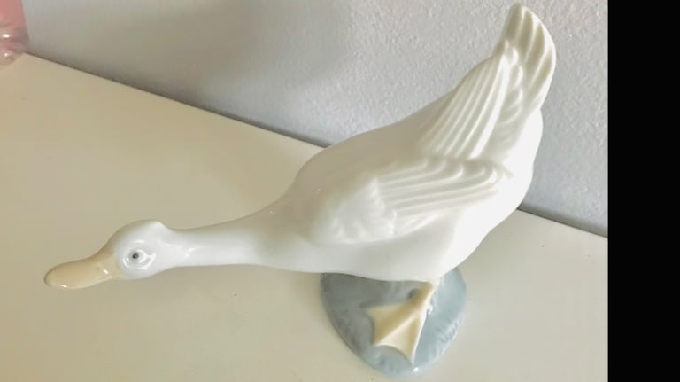 image for NAO Lladro Suspicious Duck Porcelain Figurine Made In Spain - Christmas Gift 🎄 