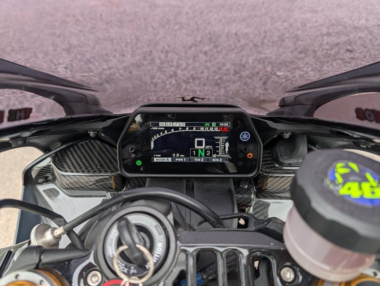 2016 YAMAHA YZF-R1M