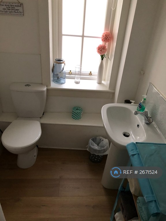 2 bedroom flat in Main Street, Balerno, EH14 (2 bed) (#2671524)