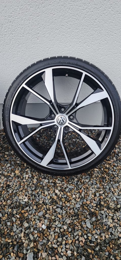 20 INCH ALLOY WHEELS WITH HANKOOK TYRES FOR VW / AUDI CAR.