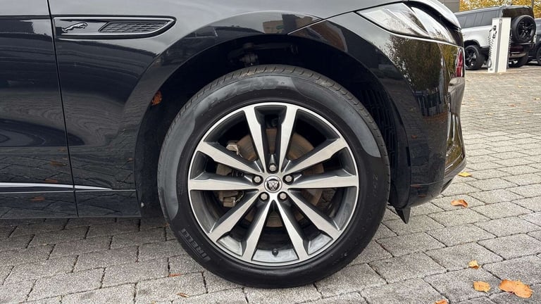 2023 Jaguar F-Pace 2.0 D200 R-Dynamic SE Black 5dr Auto AWD Estate Diesel Automatic