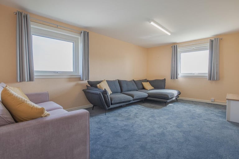 Room for Rent (preferred females)