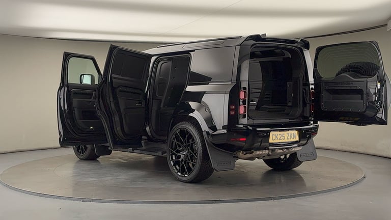 2025 Land Rover Defender 110 3.0 D250 MHEV X-Dynamic SE Hard Top SUV 5dr Diesel Auto 4WD MWB Euro...